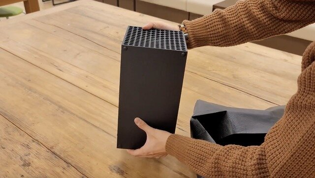 Xbox Series X|Sも編集部に到着！まずは起動前の本体をチェック