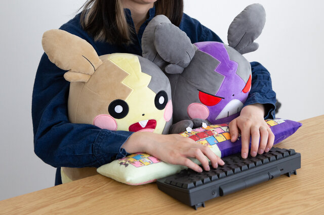 可愛すぎて選べないあなたに！にめんポケモン「モルペコ」の“2匹セットPCクッション”登場