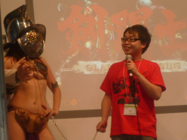 【TGS2009】謎の仮面をかぶった女戦士が登場！アクワイア『剣闘士』スペシャルステージ