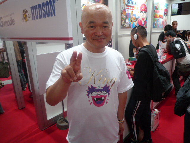 【TGS2009】NTTドコモ内のハドソンブースで高橋名人に会える！写真撮影や握手もOK！