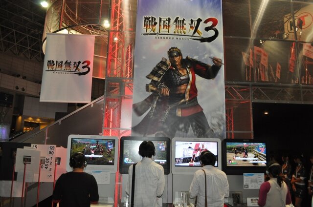 【TGS2009】『戦国無双3』オリジナルのクラシックコントローラーPROを間近でチェック