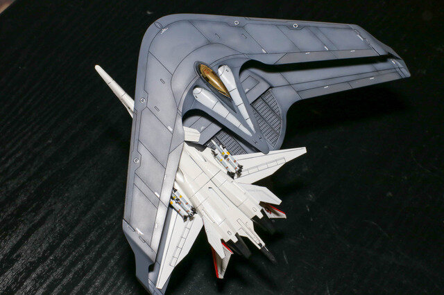 『エースコンバット』コトブキヤ1/144「X-49 ナイトレーベン」プラモデルレビュー！巨大で特異なフォルムを体感出来る魅惑のキットで「挟まっちまった」も試した