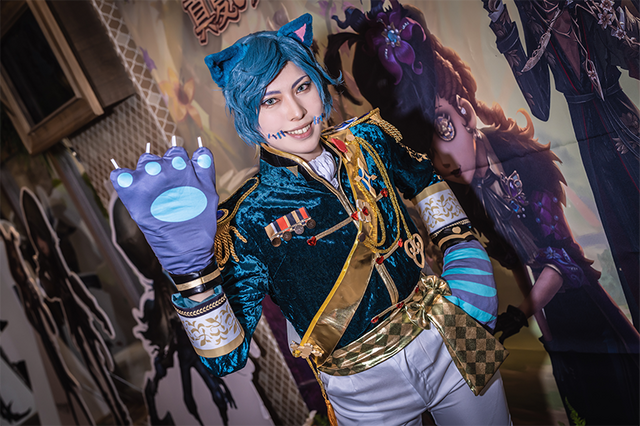 傭兵ナワーブ（チェシャ猫の衣装）／女将