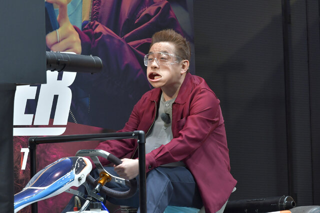 『カートライダー ドリフト』発表会にて「高橋ひかるさんvsスピードワゴン」開幕！井戸田さんを襲う時速200kmの強風！？