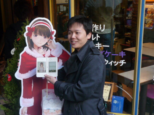 『ラブプラス』クリスマスケーキを買うためにファンが駆けつける