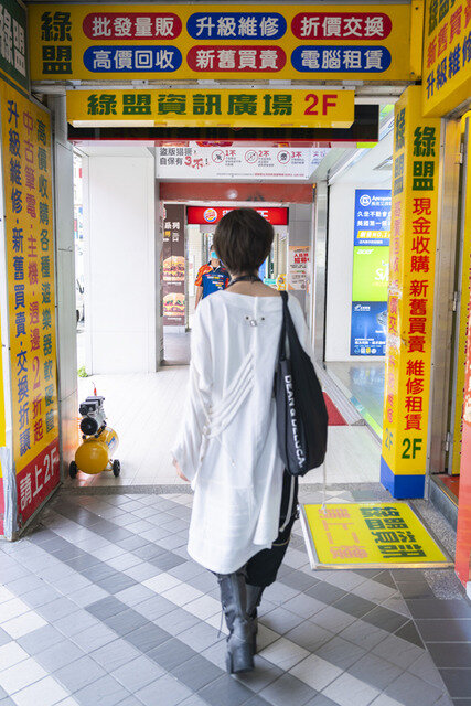 美女と巡る台湾のゲーマーおすすめスポット！台北駅地下街と三創生活園区はオタク・ガジェット好きにたまらん