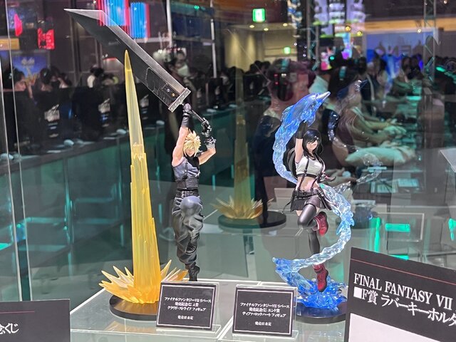 『FF7リバース』発売記念くじのラインナップが「TGS2023」で公開！目玉の「クラウド」「ティファ」や、懐かしい姿のミニフィギュアを用意