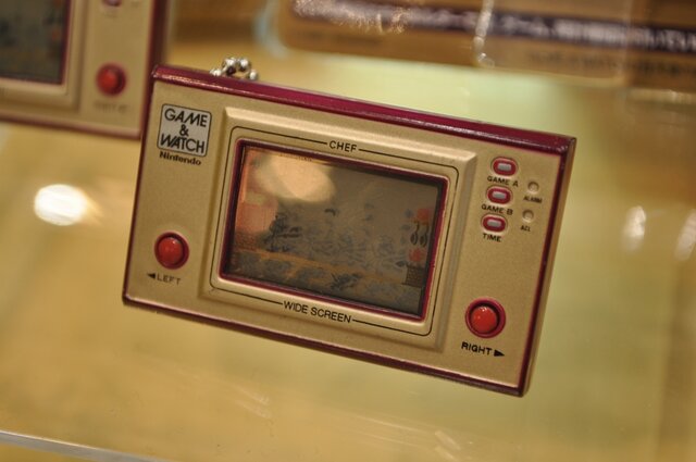 【TOYフォーラム2010】レトロゲーマー垂涎「GAME&WATCH ミニソーラーキーホルダー」