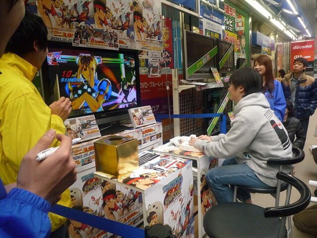 『TATSUNOKO VS. CAPCOM UAS』店頭イベント、コンボバトル大会が大いに盛り上がる