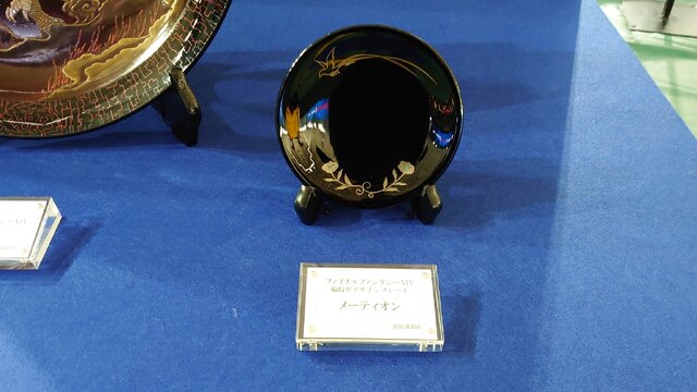 『FF14』×「輪島塗」コラボ蒔絵飾皿の実物を、東京ファンフェスで発見！作りこまれた装飾が大迫力でカッコいい