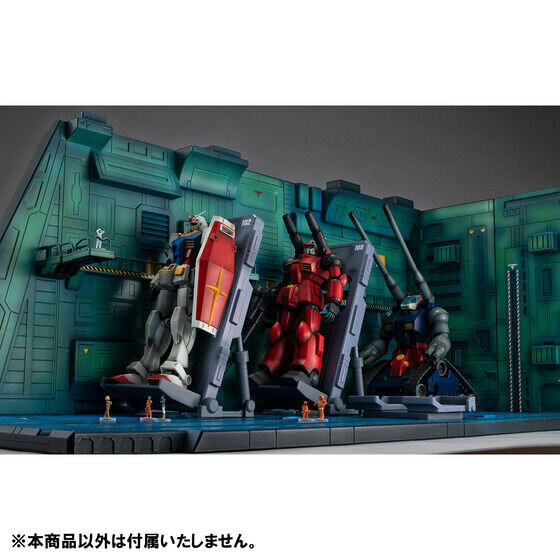 「機動戦士ガンダム」よりHGガンプラが飾れる「ホワイトベースカタパルトデッキ」が再登場！アムロなど同スケールの彩色済キャラクターモデルも付属