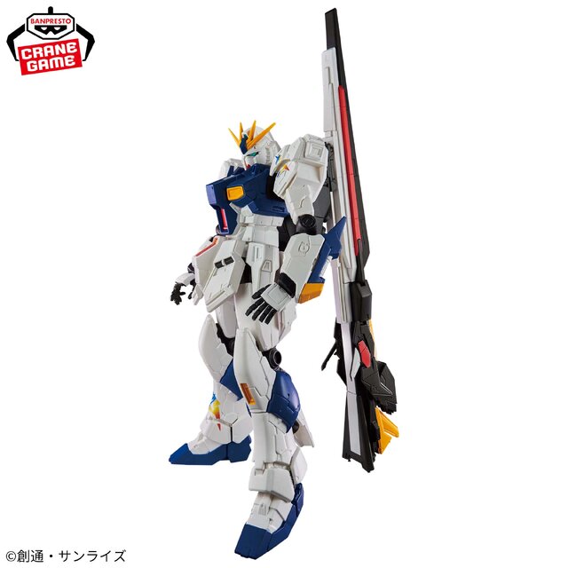 実物大ガンダム立像「RX-93ff νガンダム」がプライズフィギュアに！背中に装備した“ロングレンジ・フィン・ファンネル”も忠実に再現