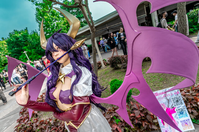 マジアベーゼ『魔法少女にあこがれて』/Kadorin 仁美(Instagram:kadorin.hitomi)