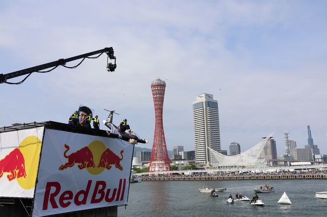 ZETA DIVISIONの「西ファラZ輔」が飛んだ！ぶっ飛んでる奴らが優勝の「Red Bull Flight Day 2024」現地レポート