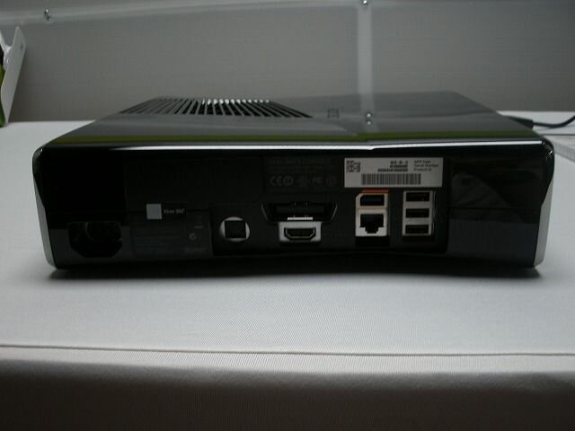 【E3 2010】これが新型Xbox360、スリムで静かに