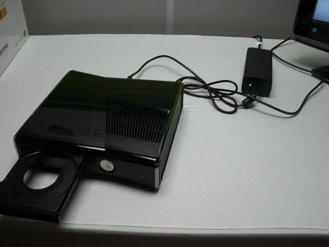 【E3 2010】これが新型Xbox360、スリムで静かに