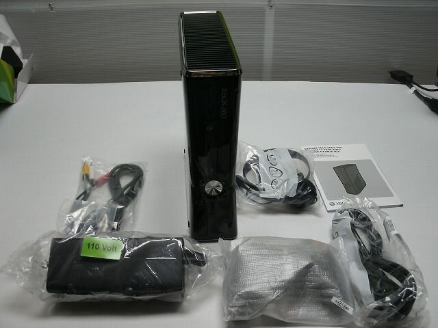 【E3 2010】これが新型Xbox360、スリムで静かに