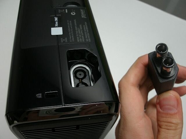 【E3 2010】これが新型Xbox360、スリムで静かに