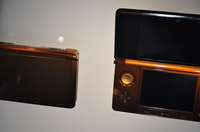 【E3 2010】ニンテンドー3DSは4カラーが展示