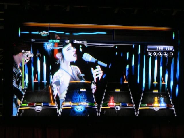 【E3 2010】ドラム＆マイクロフォン対応、2年ぶりのシリーズ最新作『Rock Band3』