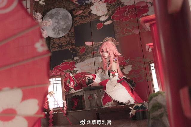 八重神子『原神』／草莓刺客（Weibo：@草莓刺客）