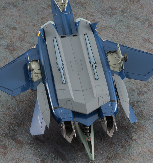 「マクロスプラス」もうひとつの主役「YF-21」がフォールドブースター&ファストパック付きでプラモデルになって登場