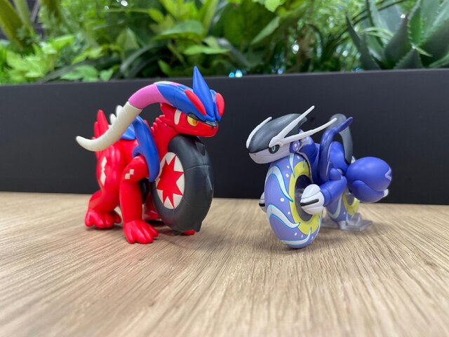 『ポケモン』コライドン&ミライドンを走らせられる！巨大サイズでハイクオリティな可動フィギュアがカプセルトイに登場