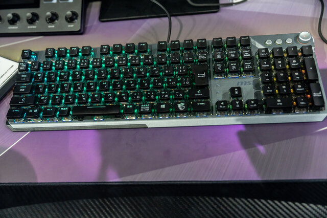 溢れ出るほどカメラマンが殺到!「美星メイ」コスプレイヤーの可愛さに衝撃が走ったMSIブース【TGS2024】