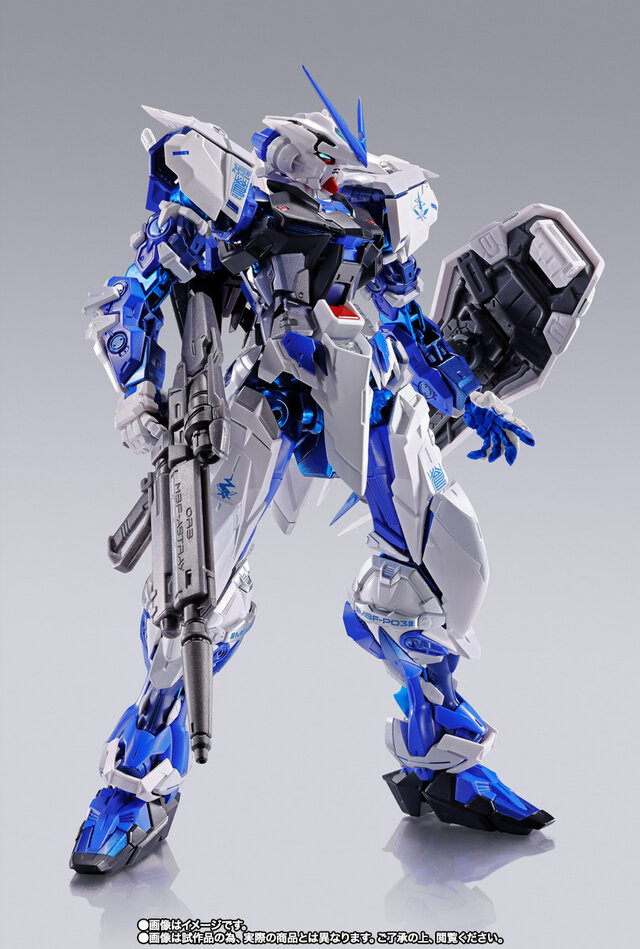 同シリーズからは今年8月に「METAL BUILD ブルーフレーム」も登場していました。