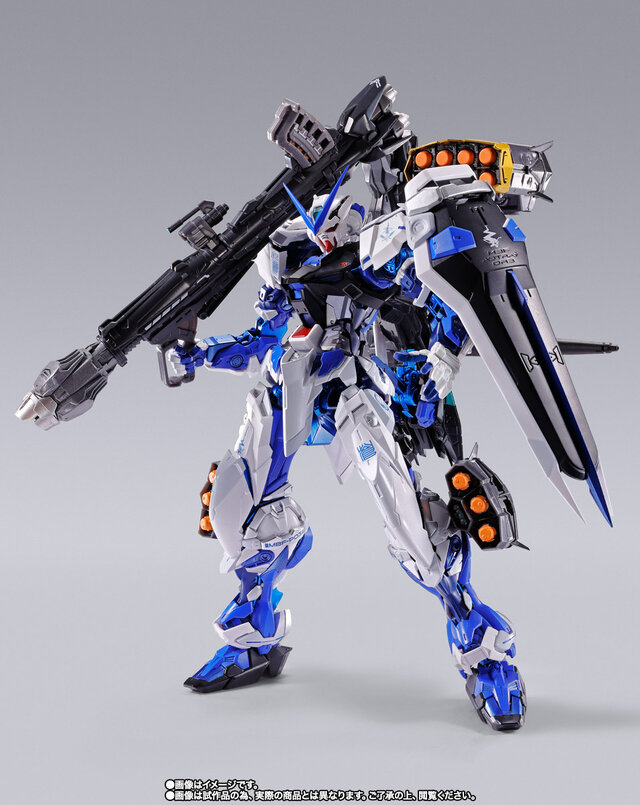 同シリーズからは今年8月に「METAL BUILD ブルーフレーム」も登場していました。