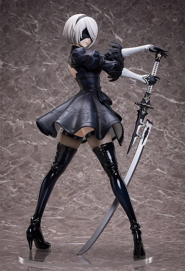 スラリとした美脚まで、1/4スケールで再現！「NieR:Automata」2Bフィギュアの圧倒的存在感