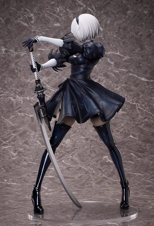 スラリとした美脚まで、1/4スケールで再現！「NieR:Automata」2Bフィギュアの圧倒的存在感