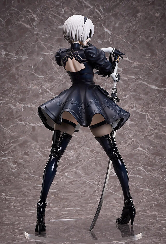 スラリとした美脚まで、1/4スケールで再現！「NieR:Automata」2Bフィギュアの圧倒的存在感