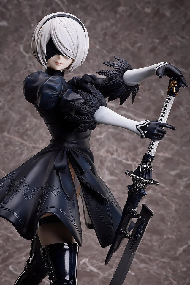 スラリとした美脚まで、1/4スケールで再現！「NieR:Automata」2Bフィギュアの圧倒的存在感