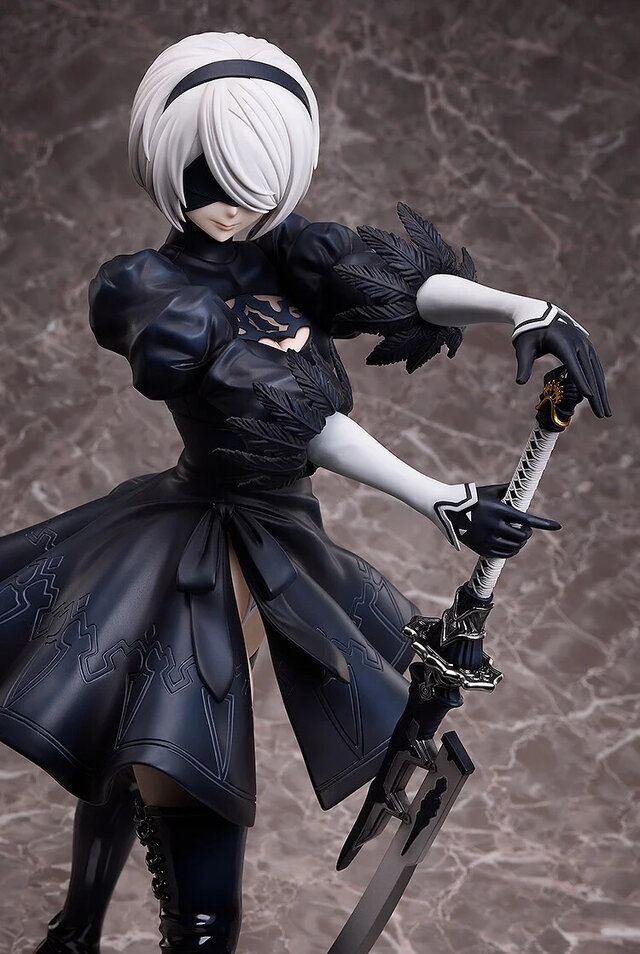 スラリとした美脚まで、1/4スケールで再現！「NieR:Automata」2Bフィギュアの圧倒的存在感