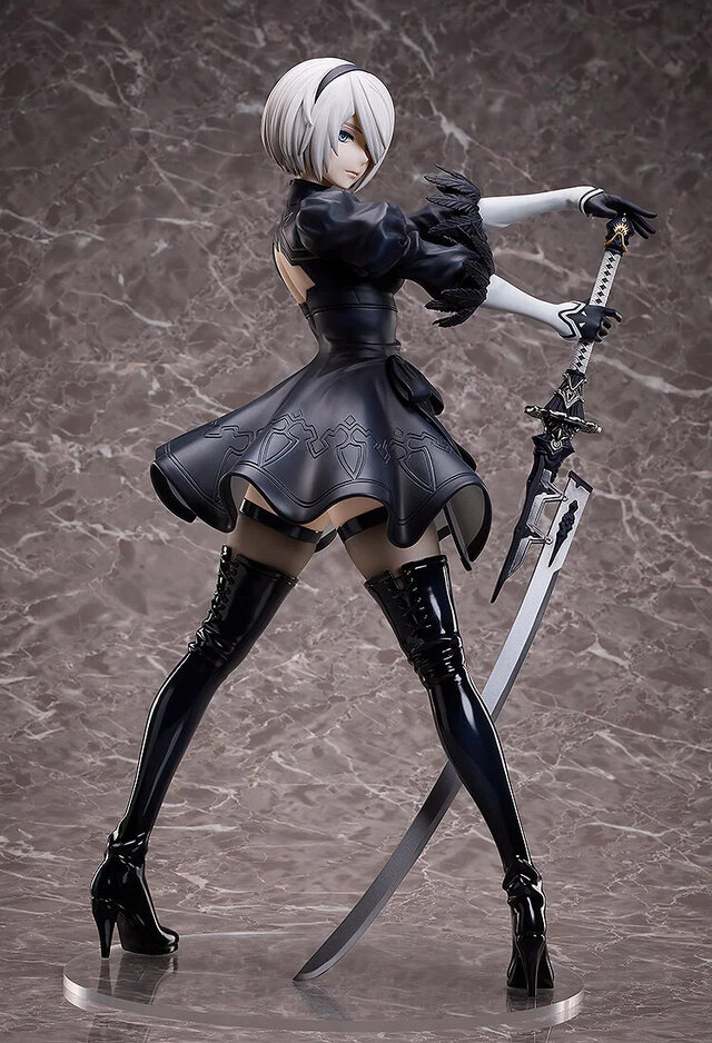 スラリとした美脚まで、1/4スケールで再現！「NieR:Automata」2Bフィギュアの圧倒的存在感