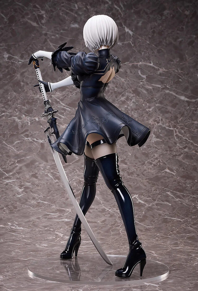 スラリとした美脚まで、1/4スケールで再現！「NieR:Automata」2Bフィギュアの圧倒的存在感