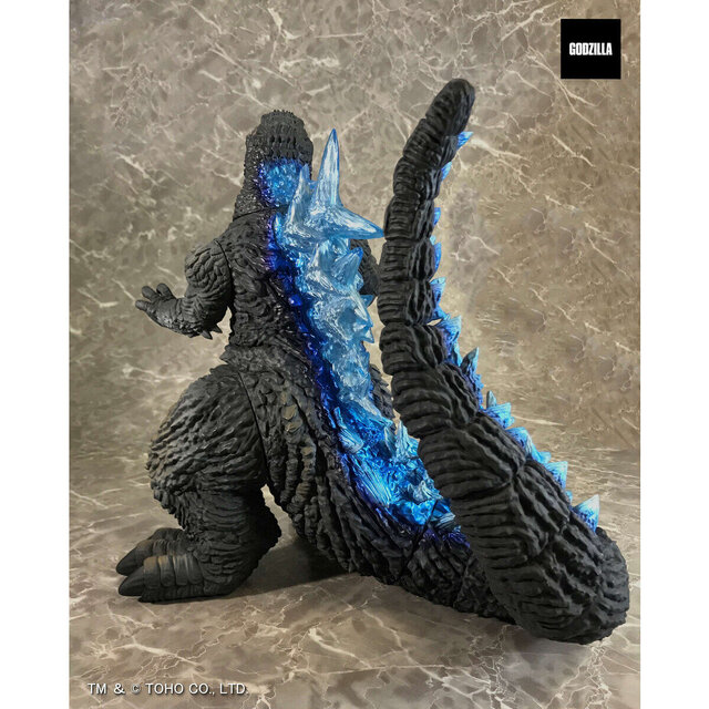 全高34cm超えのビッグサイズ！燃え盛るような「ゴジラ（2016）」が怪獣ソフビ“Gザウルス”で進撃―青く光る「ゴジラ（2023）」の二次受注も受付中