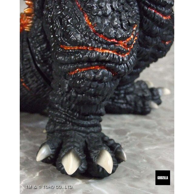 全高34cm超えのビッグサイズ！燃え盛るような「ゴジラ（2016）」が怪獣ソフビ“Gザウルス”で進撃―青く光る「ゴジラ（2023）」の二次受注も受付中