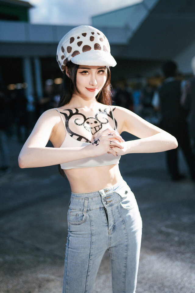 トラファルガー・ロー （女体化）「ONE PIECE」／汪選璇（Instagram：shan940_mua）