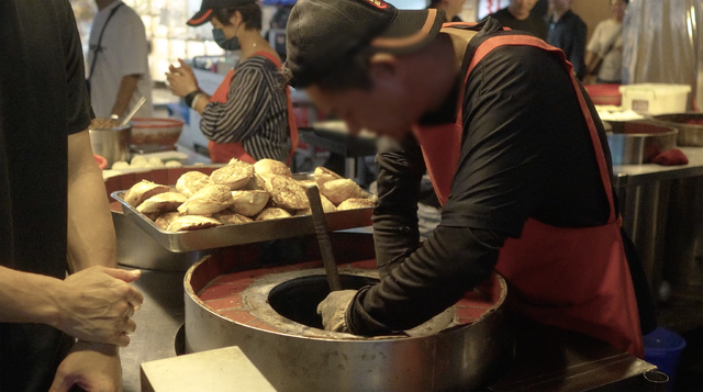 【コスプレ】チャイナドレス美女と台湾デートを満喫！？夜市食べ歩きベストセレクション「私のこと好きになっチャイナ」【写真28枚】