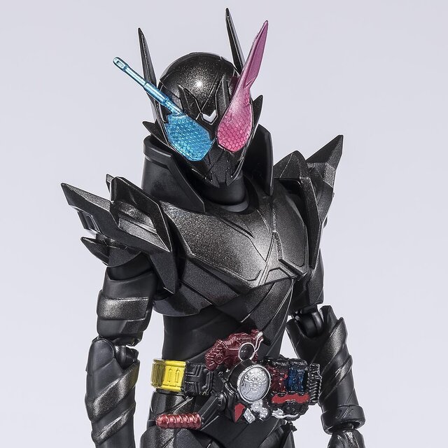 「仮面ライダービルド」よりS.H.Figuarts「ラビットタンクハザードフォーム」が再解釈された“平成ジェネレーションズエディション”で登場