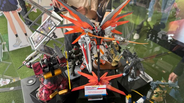 これがアメリカのガンダムベース！ガンプラ無料配布や巨大立像の展示など、家族で楽しめる“体験”を重視した内容に【フォトレポ】