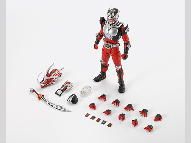 「仮面ライダー龍騎」アクションフィギュアが最高にクール！圧倒的な可動域、OPで印象的な複眼も光る