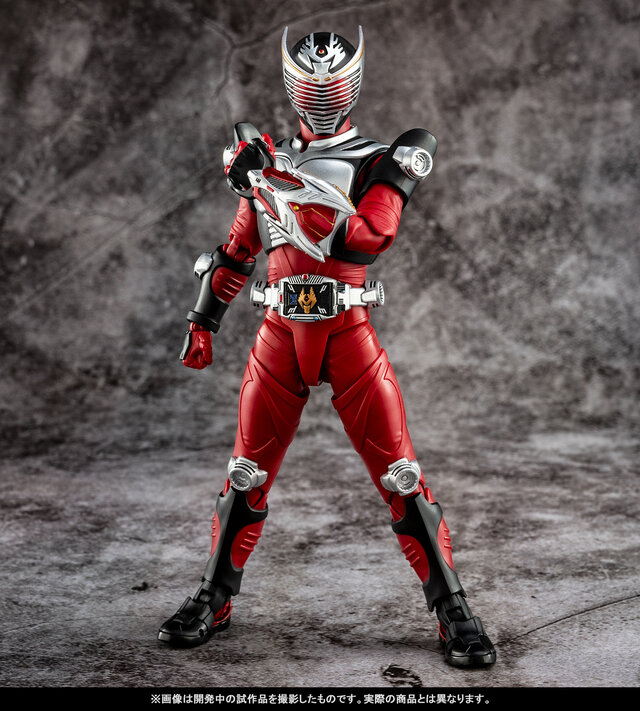 「仮面ライダー龍騎」アクションフィギュアが最高にクール！圧倒的な可動域、OPで印象的な複眼も光る