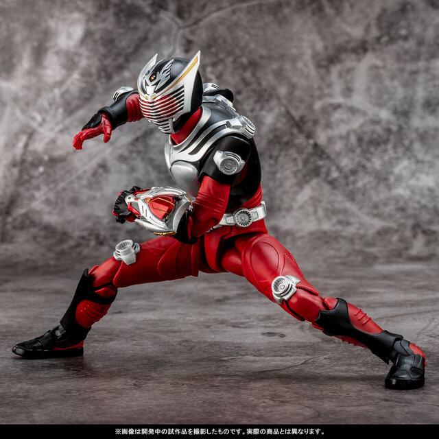 戦わなければ生き残れない！「仮面ライダー龍騎」が圧倒的な可動域でアクションフィギュア化―OPで印象的な複眼も光る