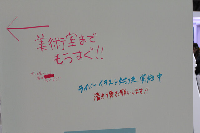 にじさんじライバーの私物が展示！？恒例の落書きや“謎ノ美兎”など、大盛況で幕を閉じた「にじさんじフェス 2025」会場レポート