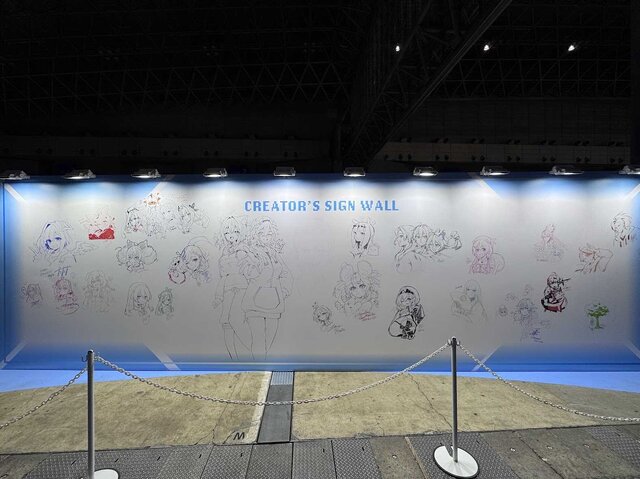 ホロライブの大イベント「hololive SUPER EXPO 2025」行った気分になるかもしれないフォトレポート―等身大フィギュアなど新グッズからメリーゴーランドも！