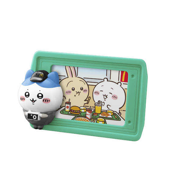 マクドナルドにて、映画「マイクラ」と「ちいかわ」のハッピーセットが期間限定で販売！ハチワレたちも歴代クルーのユニフォーム姿に