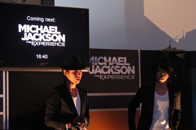 【TGS 2010】Wiiでマイケルになりきれ! 『Michael Jackson: The Experience』をイケメン二人組が実演 